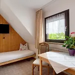 Haus Edelweiss 住宿加早餐酒店 3*