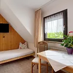 Haus Edelweiss 住宿加早餐酒店 3*