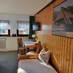 Haus Edelweiss 住宿加早餐酒店 托特瑙